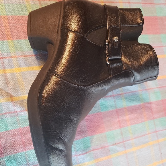 Faux leather approx. 2 inch heel ankle boots. - Picture 5 of 6